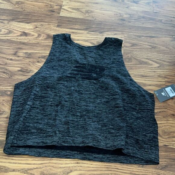 New Balance tank - Picture 1 of 2